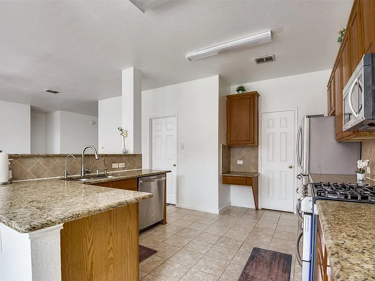9720 Kingsmill Dr — Photo 7