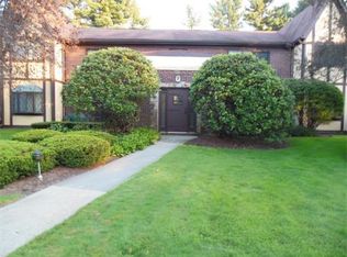 2 Rainbow Pond Dr APT 1, Walpole, MA 02081