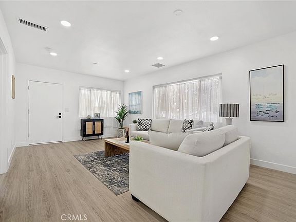 3rd image of 701 N Gaffey Pl