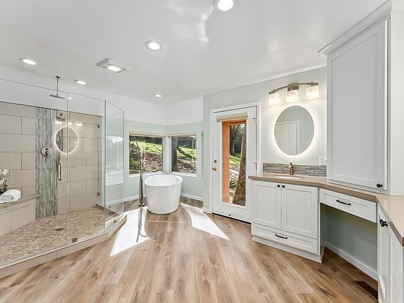 5th image of 2299 Loch Way