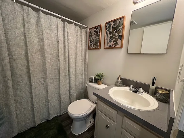 Lexington Manor Apartments — Photo 7