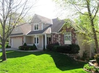 400 NW Highcliffe Dr, Lees Summit, MO 64081