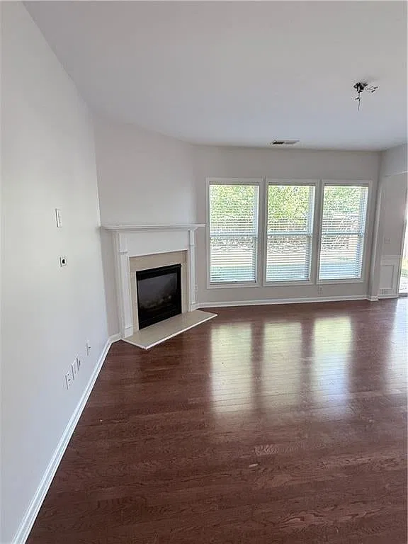 3 bed, 2.5 bath, 1954 sqft, $2,295 — Photo 3