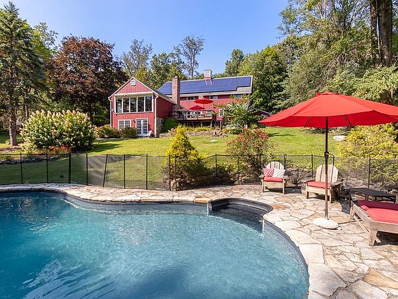 4th image of 321 W Hartsdale Ave