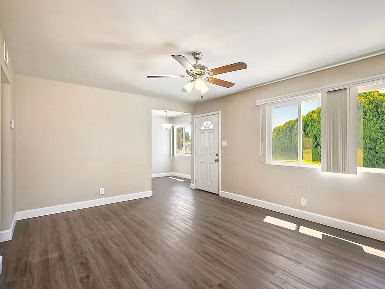 3620 Frenzel Cir — Photo 10