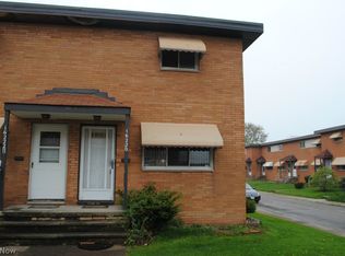 16220 Edgewood Ct, Maple Heights, OH 44137