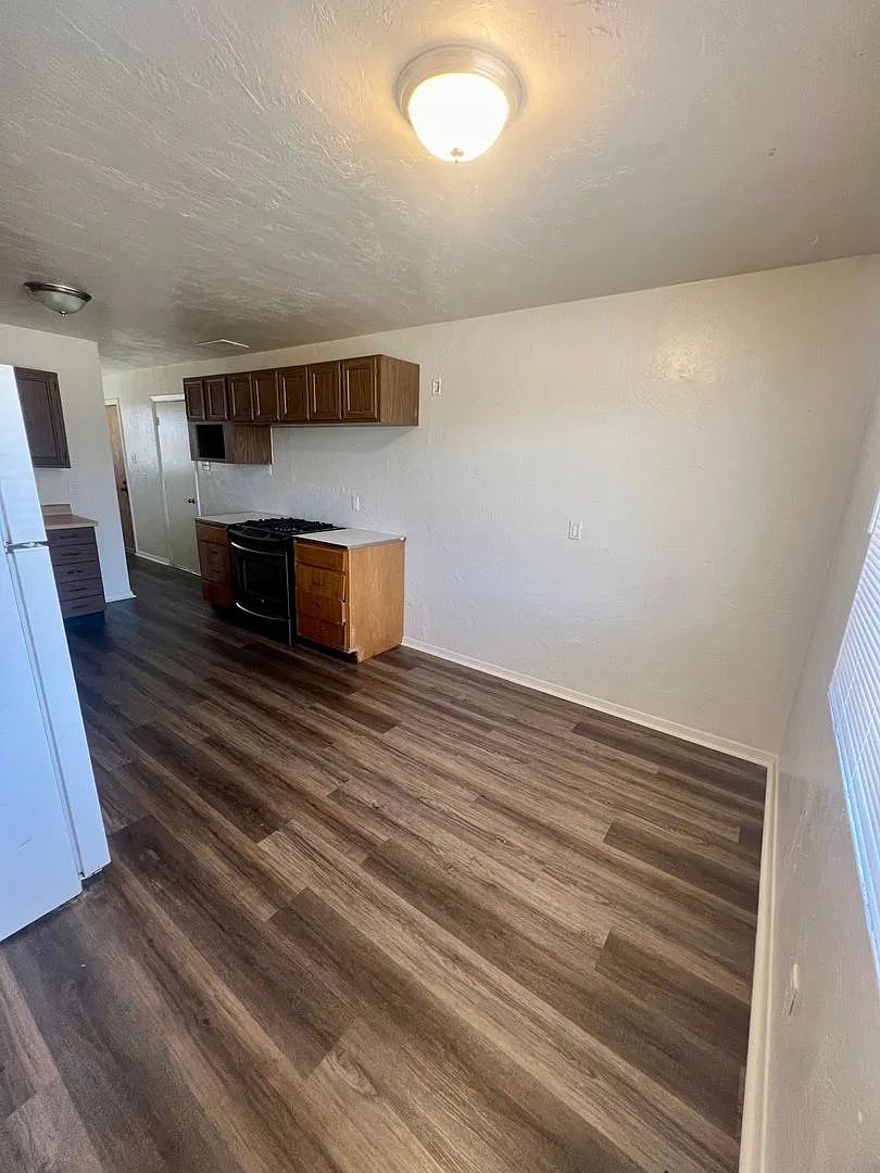 Wonderful home on large corner lot! — Photo 4