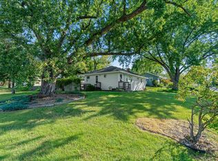 1247 Lealand Rd E, Saint Paul, MN 55109