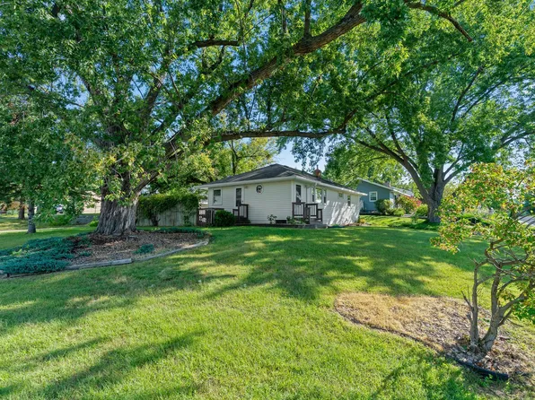 1247 Lealand Rd E, Saint Paul, MN 55109