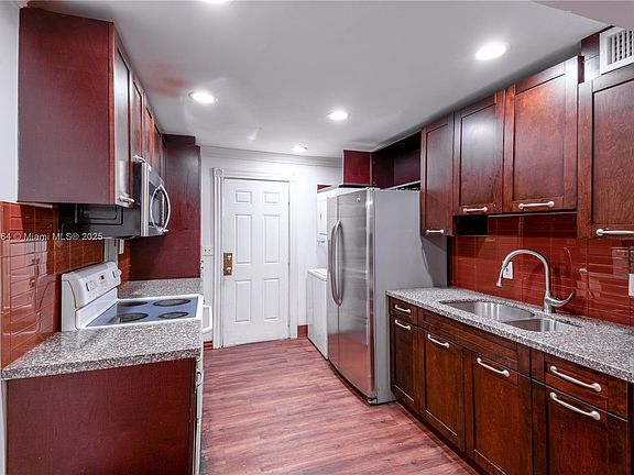 4th image of 2551 NW 13th St APT 11