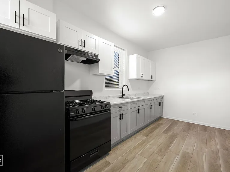 5718 S Wabash Ave — Photo 16