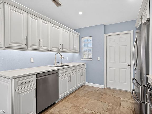 3rd image of 510 SW 26th Ter