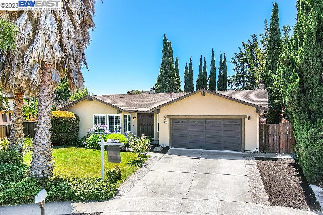 38437 Jacaranda Dr photo 1