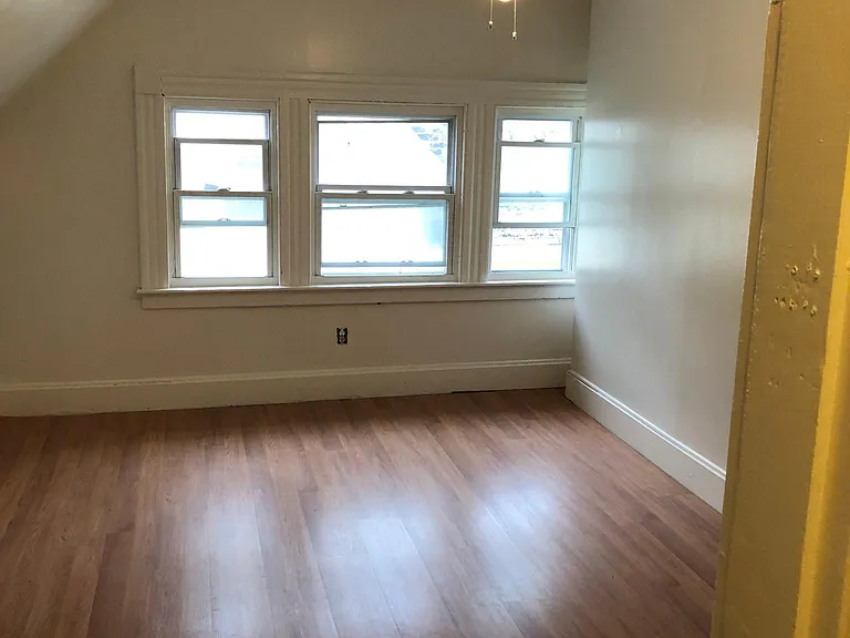 220 Sherman Ave — Photo 9