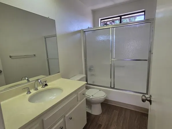 Broadway Apartments, 12400 Eucalyptus Ave APT 20, Hawthorne, CA 90250