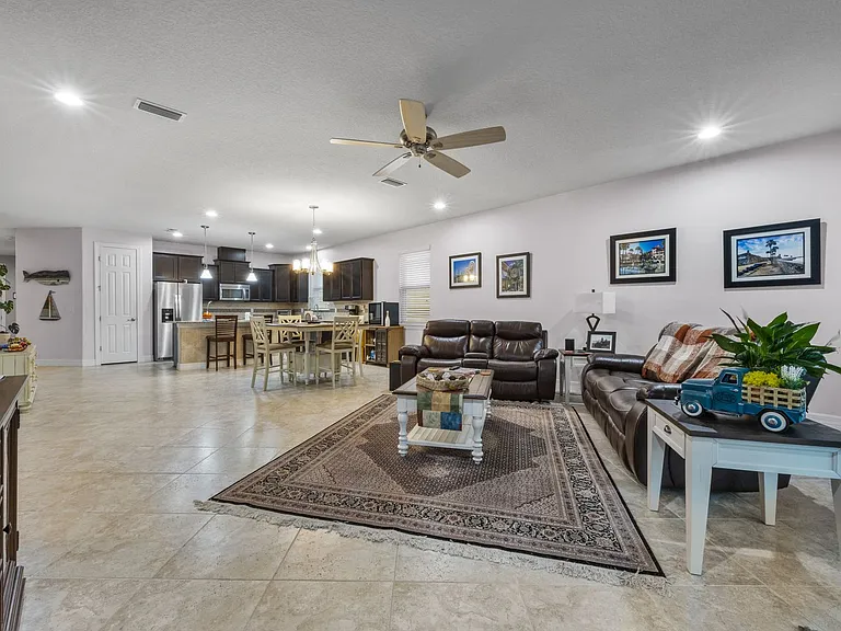 384 Los Alamos St — Photo 15