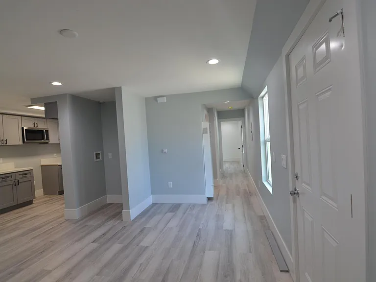 926 W School St — Photo 10