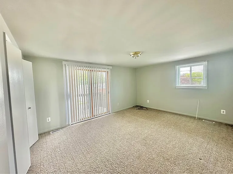 23121 Hoffman St — Photo 13