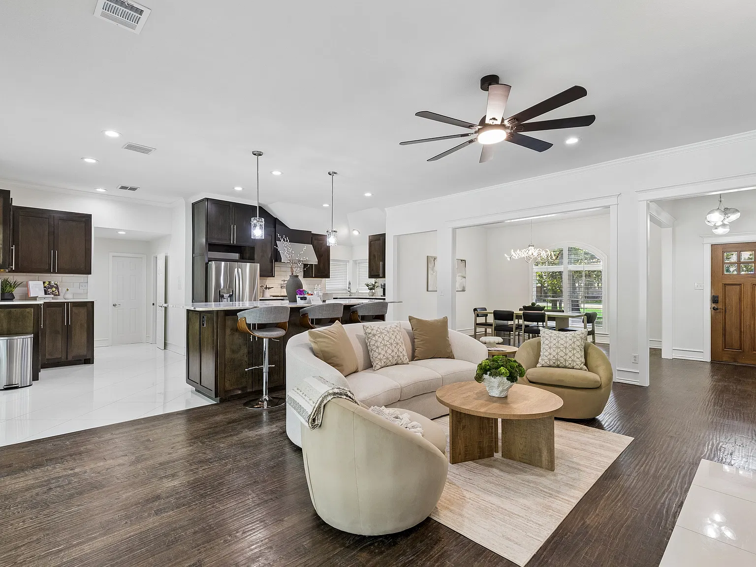 3 bed, 2.5 bath, 2450 sqft, $11,826 — Photo 3
