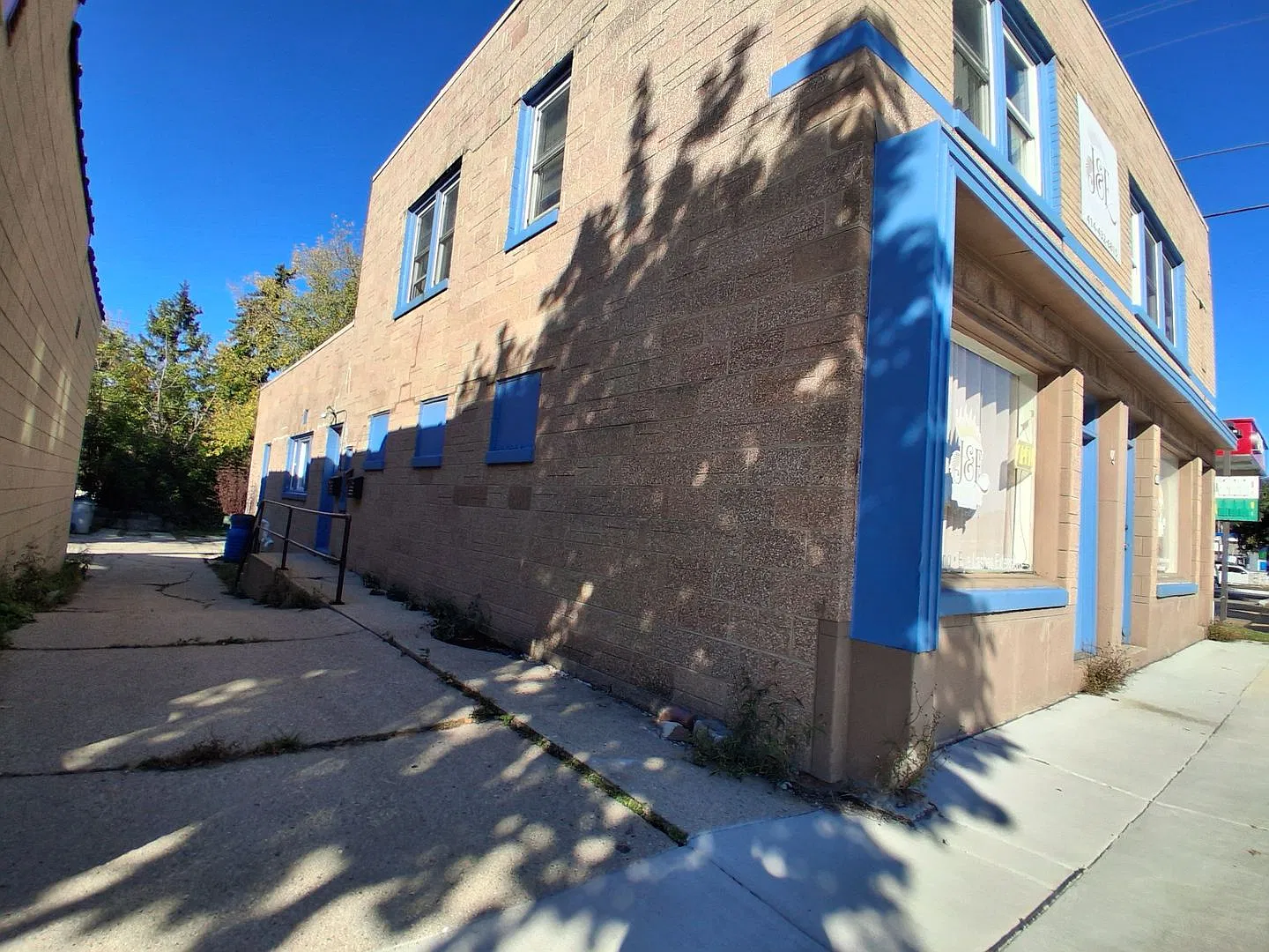 114 West Howard Avenue — Photo 3