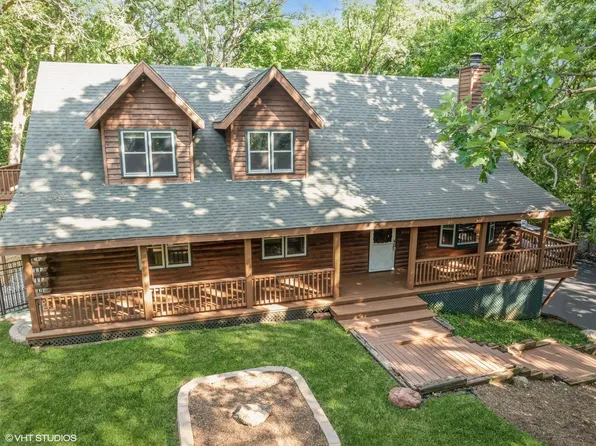 200 Wildwood Ln, Fox River Grove, IL 60021