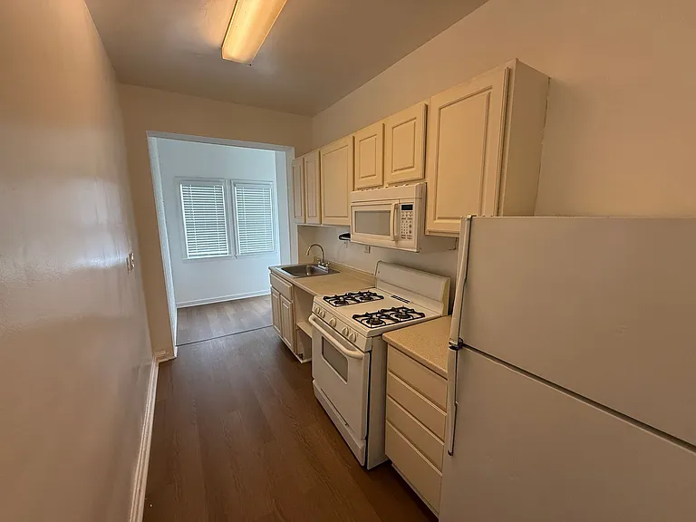 2500 41st St NW — Photo 16