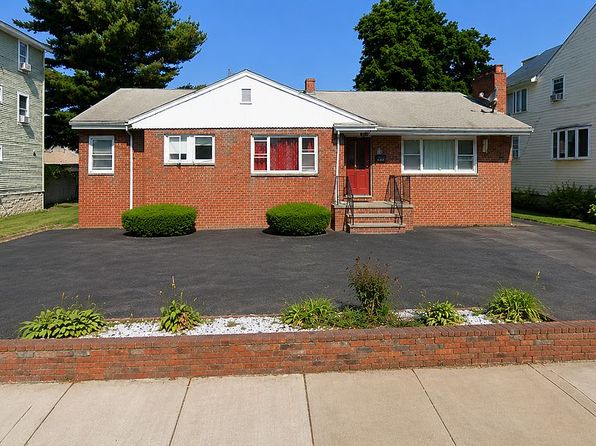 44 Essex St