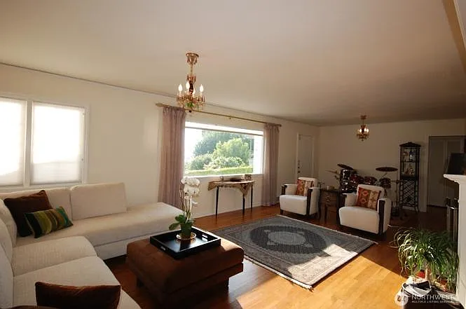3 bed, 1790 sqft, $4,395 — Photo 4