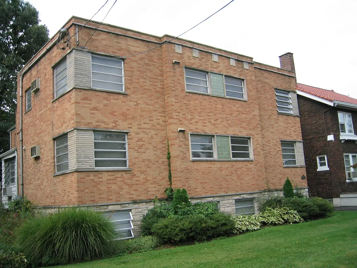 Front of building - 2819 Erie Ave #8