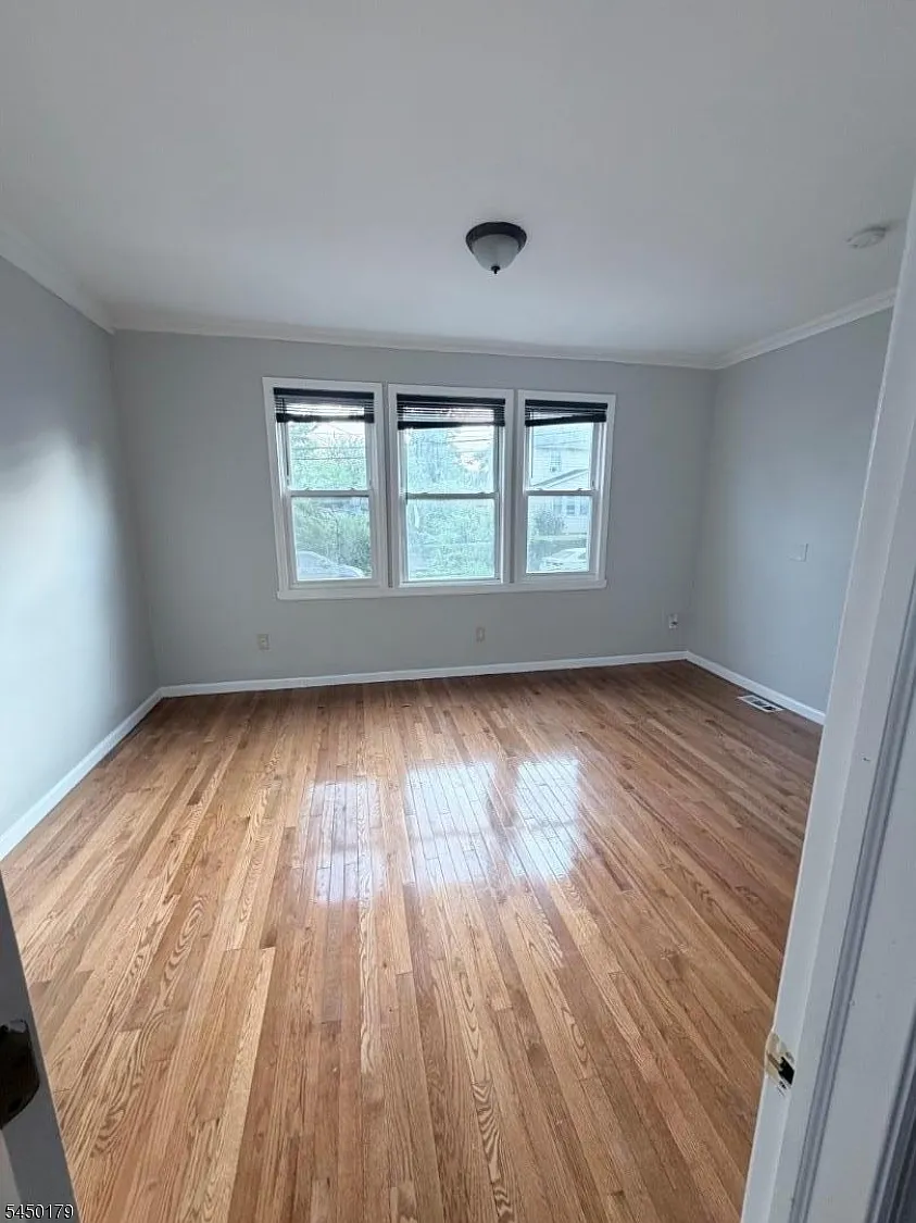 3 bed, 1.0 bath, $1,900 — Photo 4