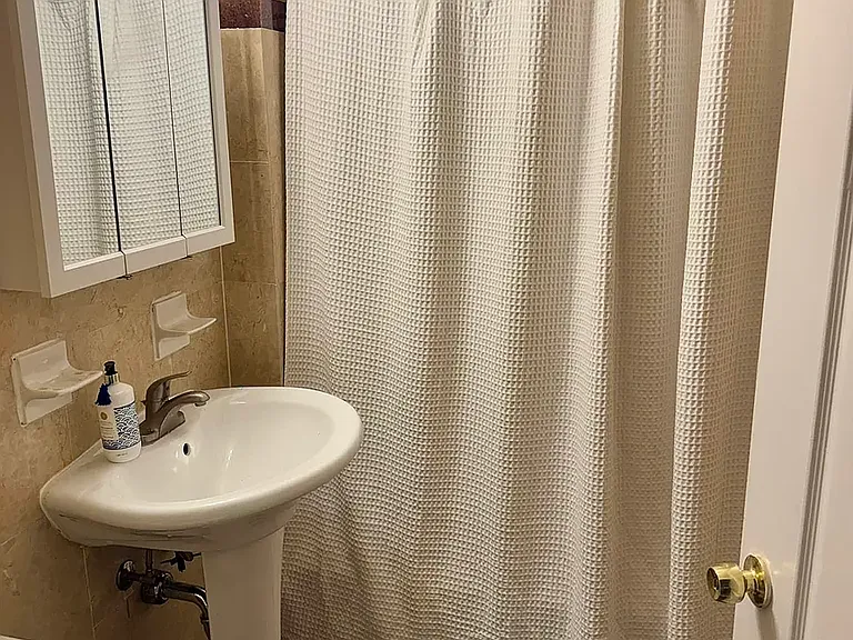 608 E 11th St #2A — Photo 5