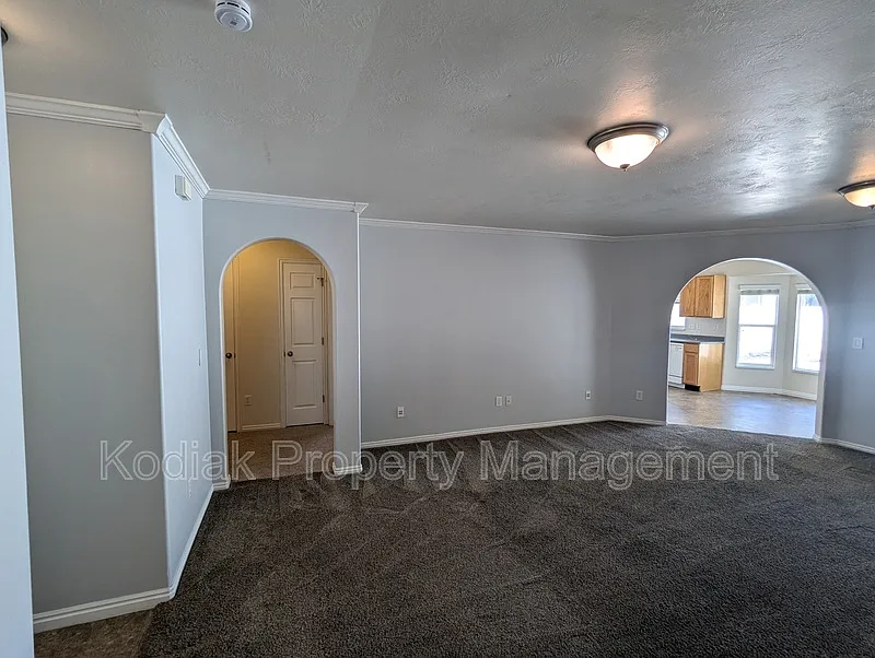 3 bed, 2.0 bath, 1332 sqft, $2,275 — Photo 3