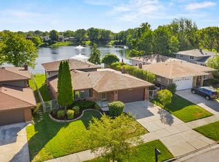15513 Orogrande Dr, Oak Forest, IL 60452