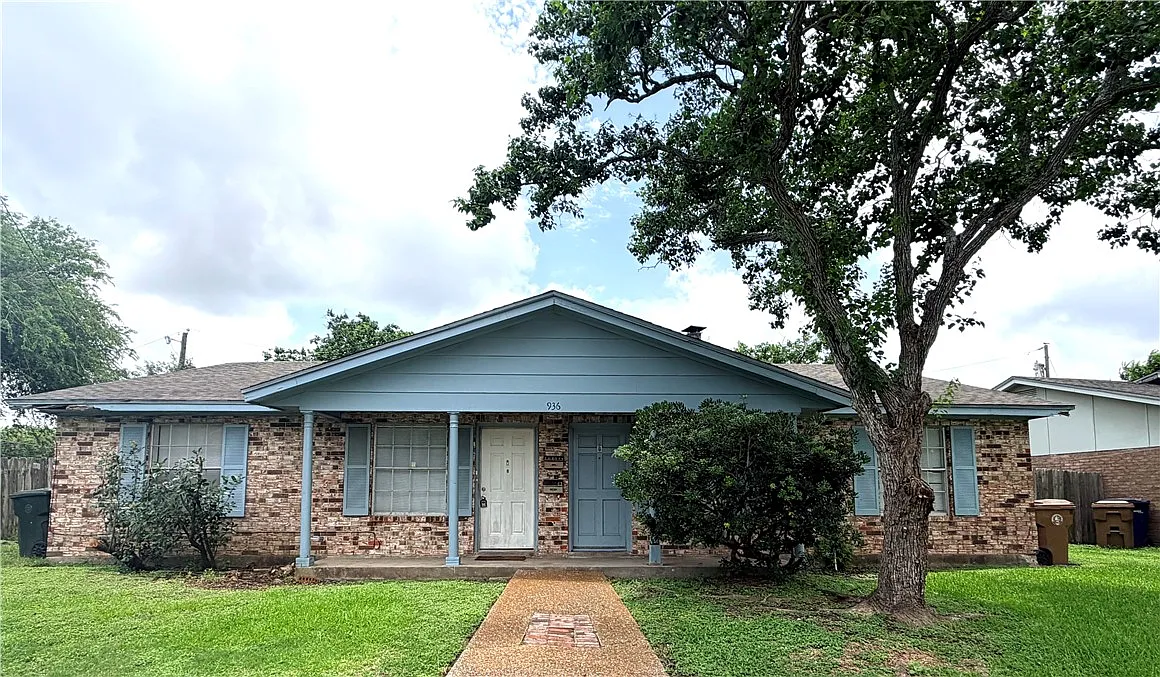 2 bed, 2.0 bath, 1976 sqft, $1,350 — Photo 1