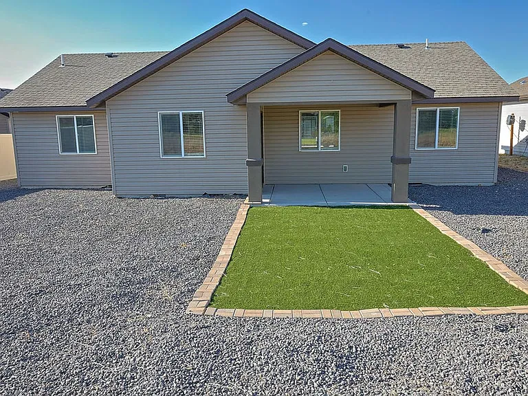 709 E Avenue K — Photo 33
