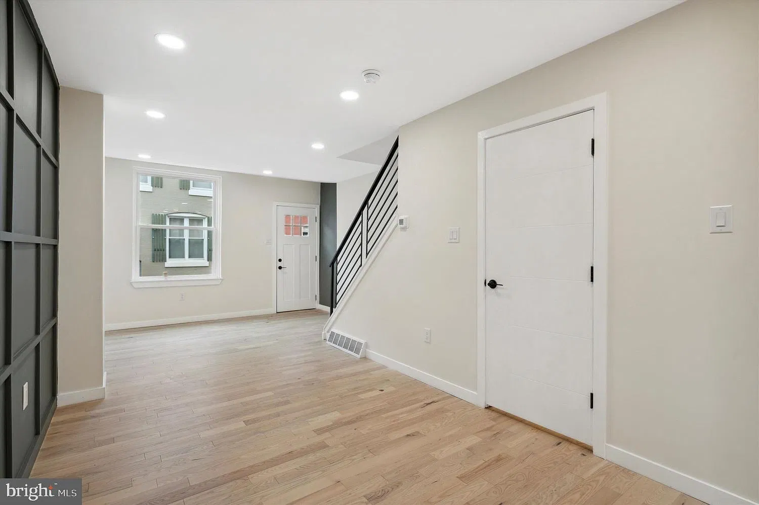 2 bed, 750 sqft, $1,995 — Photo 3