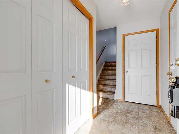 3rd image of 153 SW Rocky Ridge Ct NW