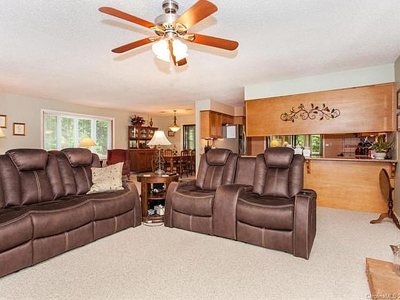 4th image of 160 Haywood Knolls Dr