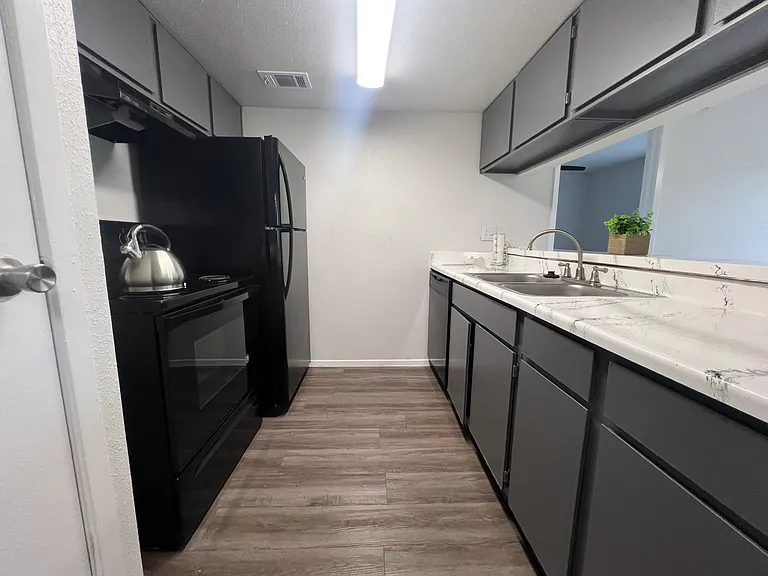 Sunchase Apartments — Photo 1