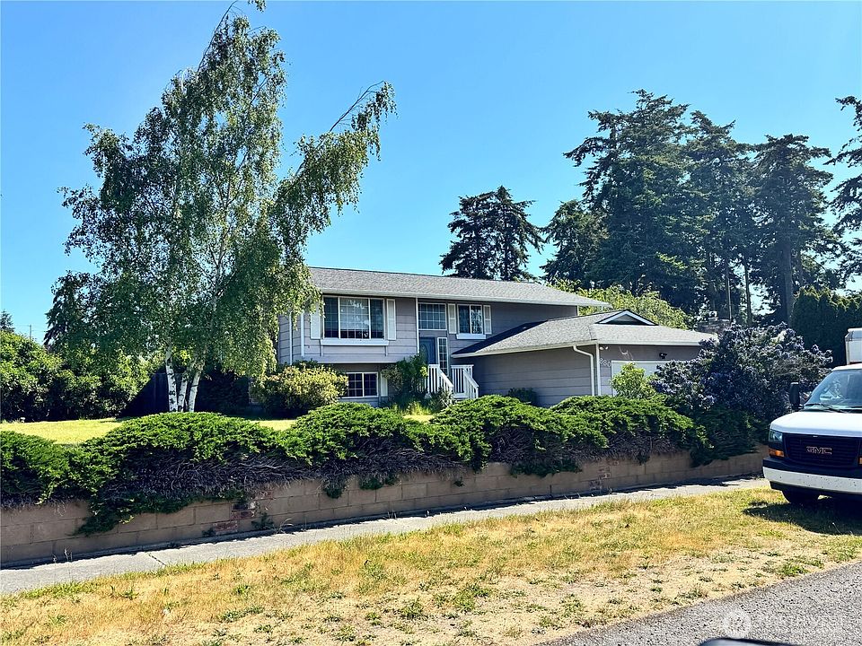 1st image of 880 NW illahee Drive