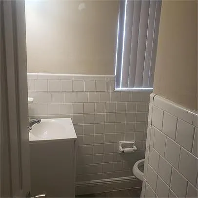 Hibiscus Apts - 741 Hibiscus Ave — Photo 3