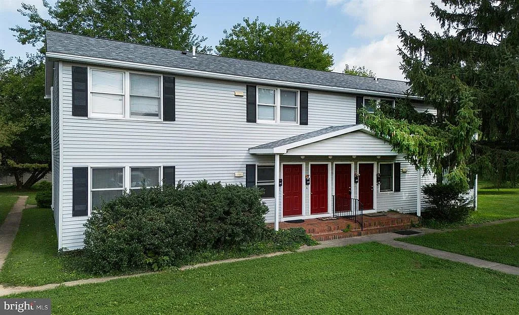 2 bed, 1100 sqft, $1,250 — Photo 1
