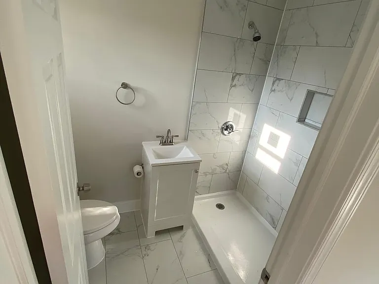1225 Linden Ave — Photo 12