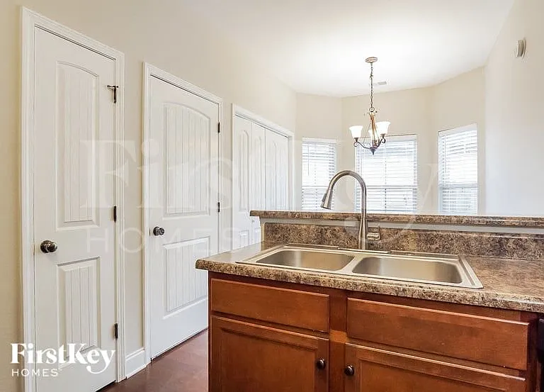 1012 Pilgrim Ln — Photo 7