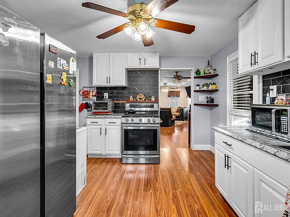 5th image of 22 Clinton Ave