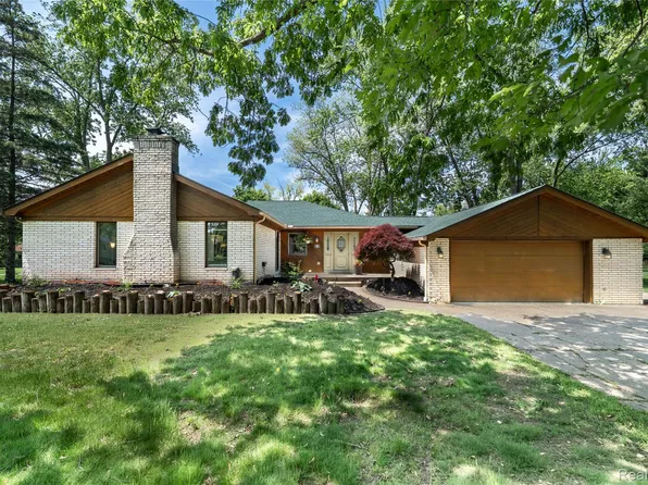 7806 Circle Blvd, West Bloomfield, MI 48323