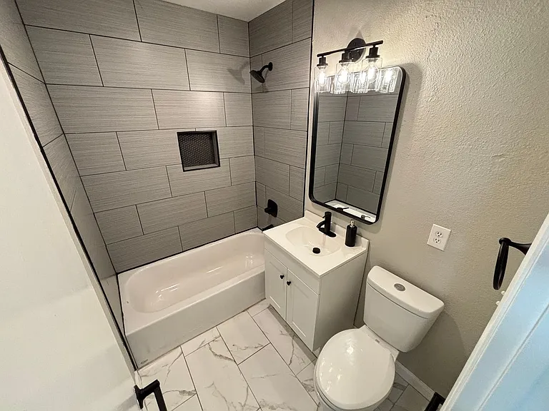 239 W Philadelphia Ave #5 — Photo 15