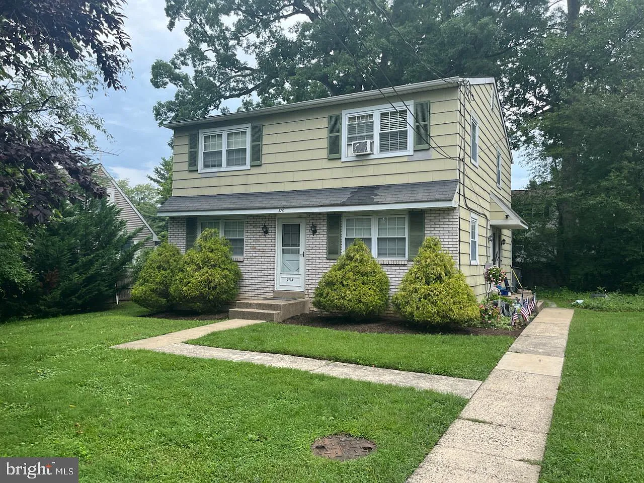 2 bed, 1.0 bath, 1920 sqft, $1,825 — Photo 1