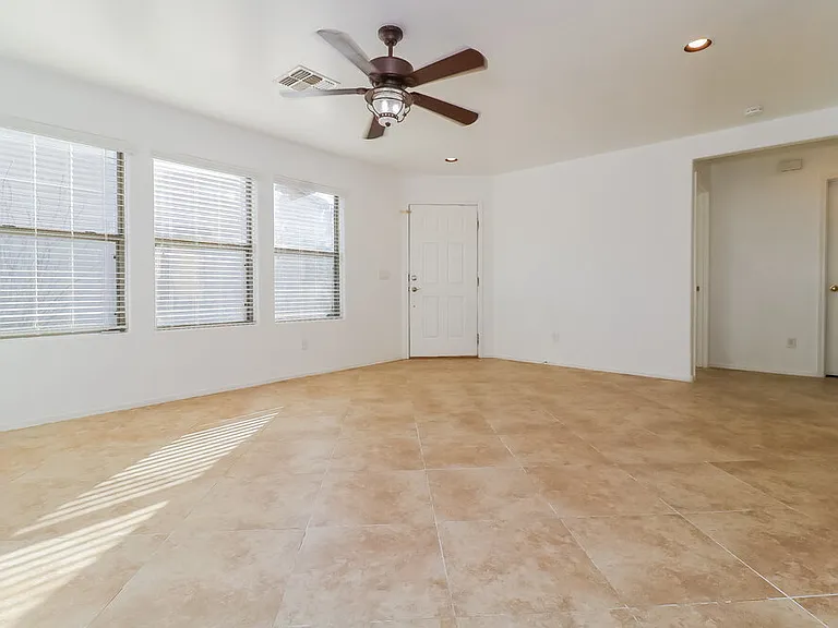 40084 W Catherine Dr — Photo 5