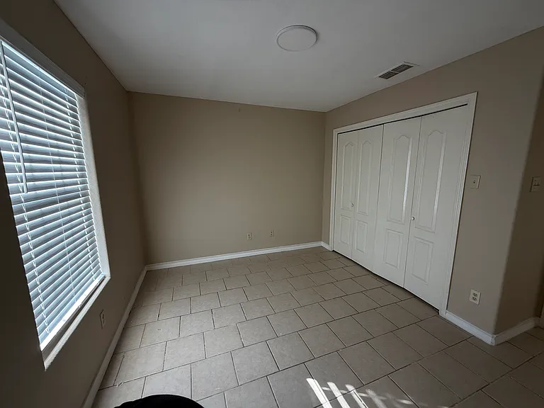 3215 Ligarde St #4 — Photo 2